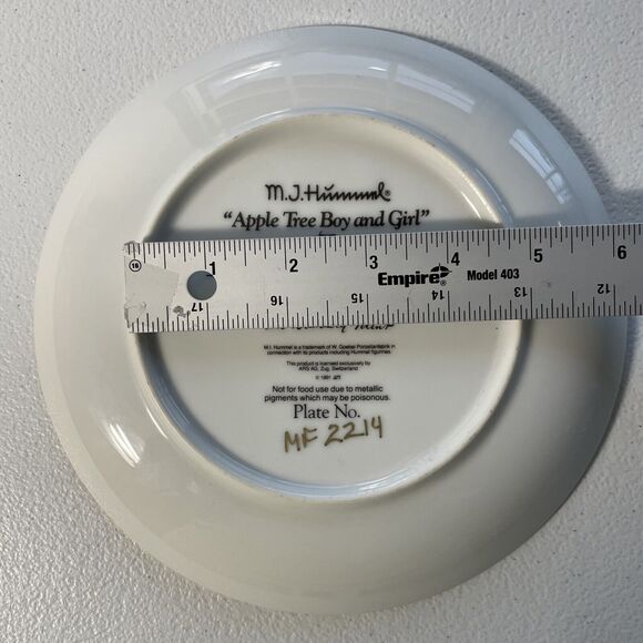 M I Hummel “APPLE TREE BOY AND GIRL” Plate The Danbury Mint Collector 1991 - Picture 9 of 10